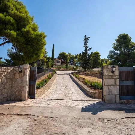 Ariadne - Panoramic Views And Pool Villa *